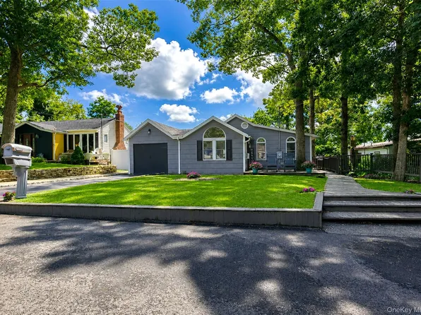 18 Oceanview Avenue, Farmingville, NY 11738
