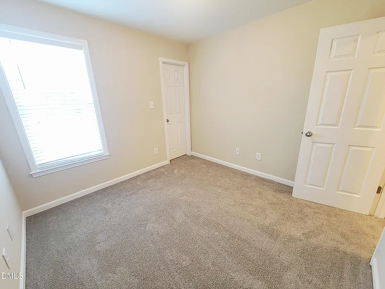 411 Whitehall Ct — Photo 34