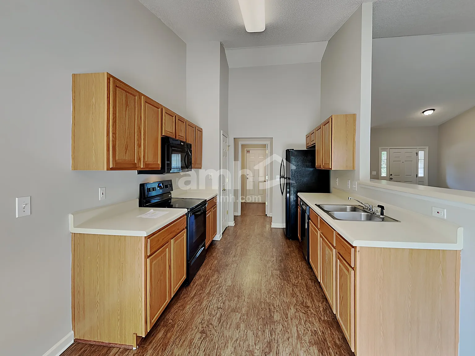 3 bed, 2.0 bath, 1815 sqft, $2,155 — Photo 4