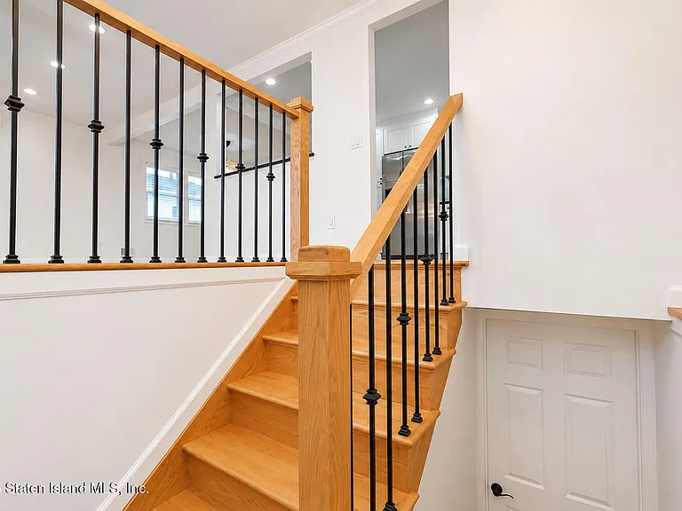 668 Sheldon Ave — Photo 6
