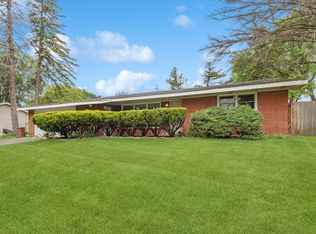 110 Navajo Trl, McHenry, IL 60051