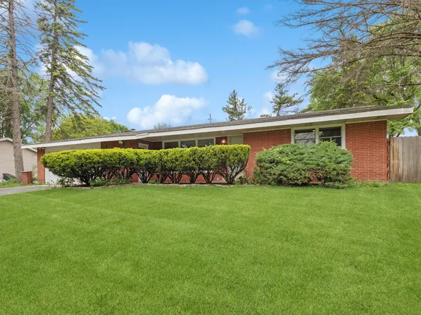 110 Navajo Trl, McHenry, IL 60051