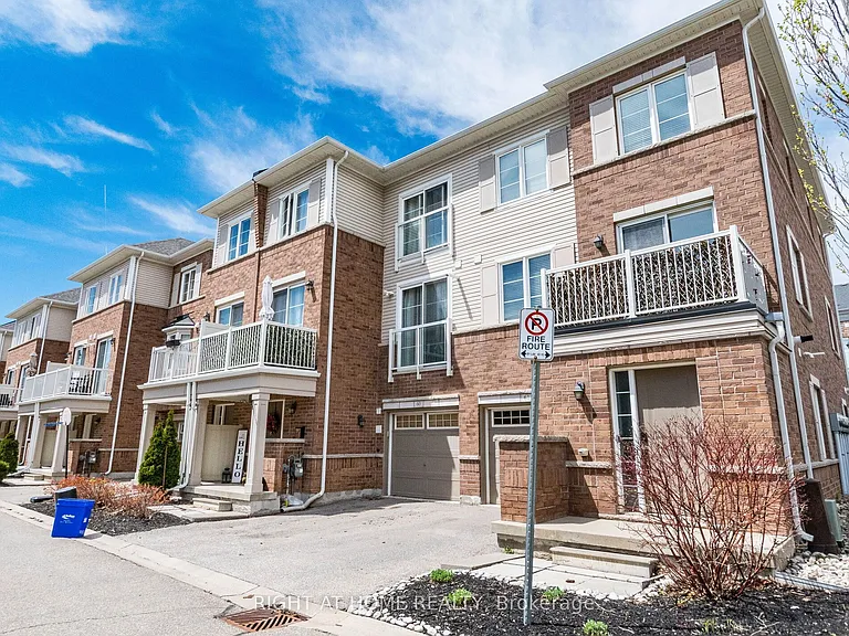 165 Hampshire Way #61 — Photo 4