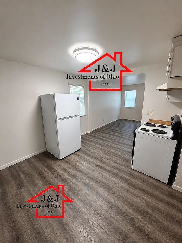 2 bed, 1.0 bath, $1,100 — Photo 2
