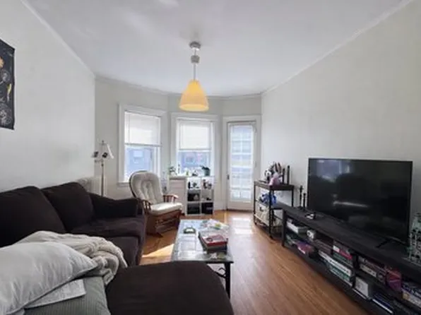 44 Central St APT 3, Somerville, MA 02143