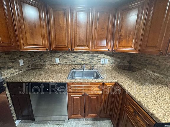 3rd image of 1370 Clermont Ave