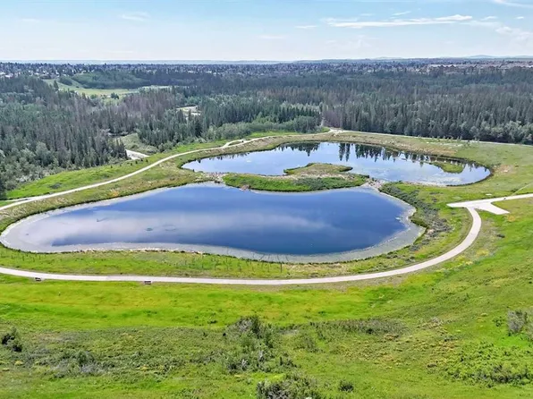 185 S Woodridge Dr SW #3, Calgary, AB T2W 3X7