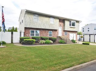 101 Bishop Rd, West Babylon, NY 11704