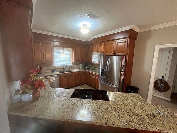 2nd image of 621 Jaywood Ln NE