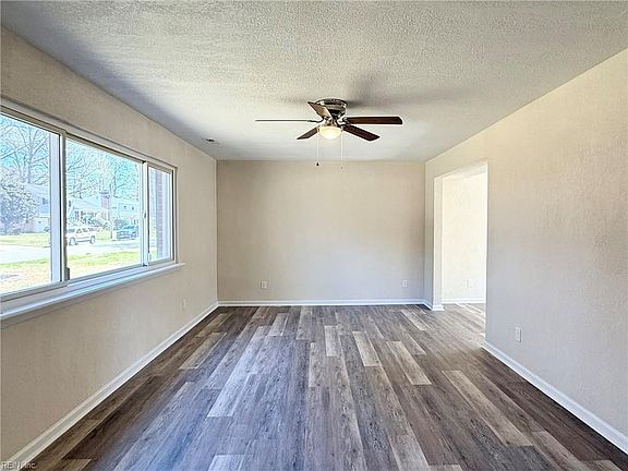 3rd image of 549 Holbrook Rd