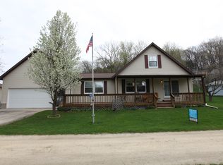 20635 260th St, Delhi, IA 52223
