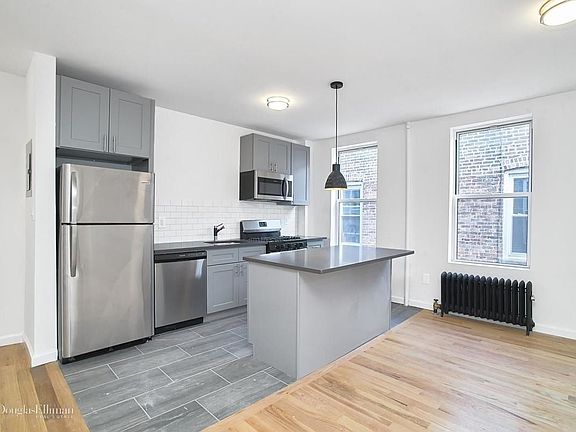 3rd image of 1069 Grant Ave APT 3