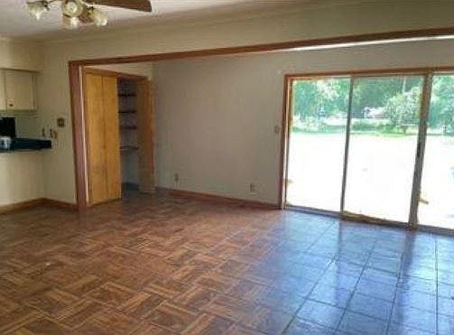 4th image of 205 Verona St