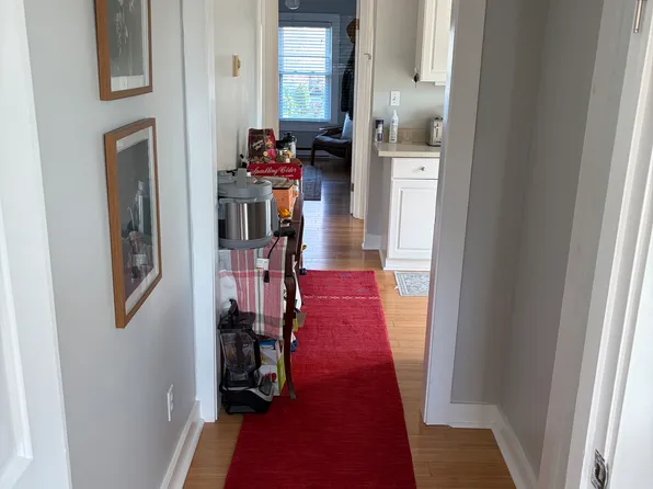 11 Allen St APT 2, Mystic, CT 06355