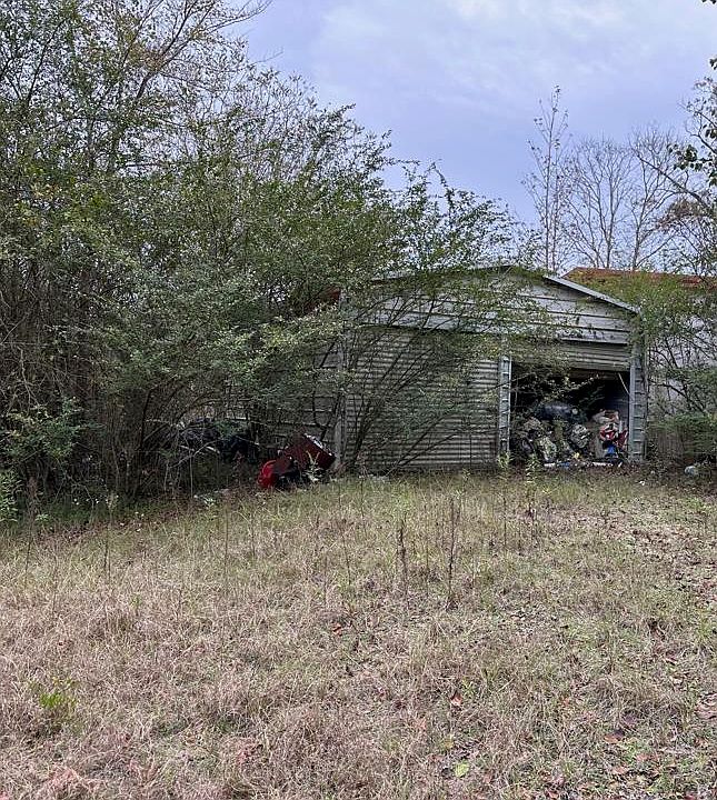 2nd image of 320 Whispering Pne