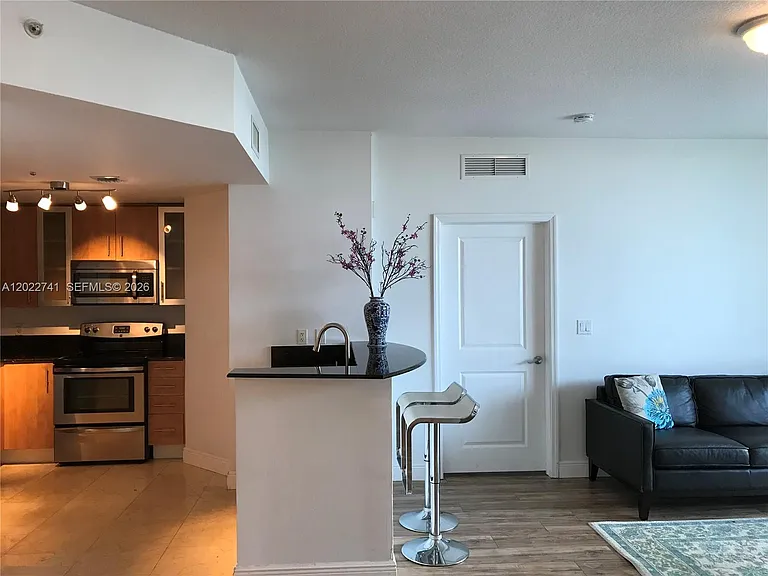 7900 Harbor Island Dr #523 — Photo 2