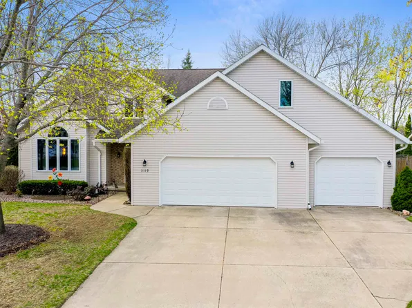 3119 Sunray Ln, Green Bay, WI 54313