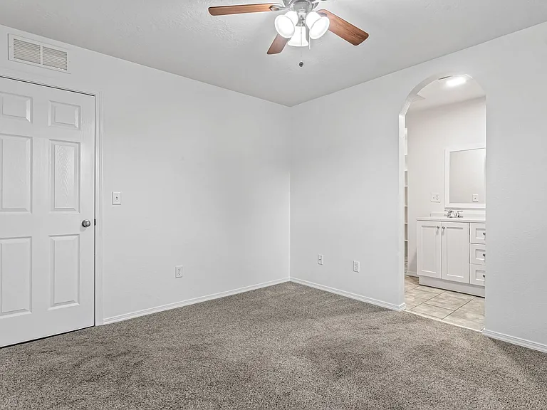 19373 Hodson Creek Ave — Photo 8