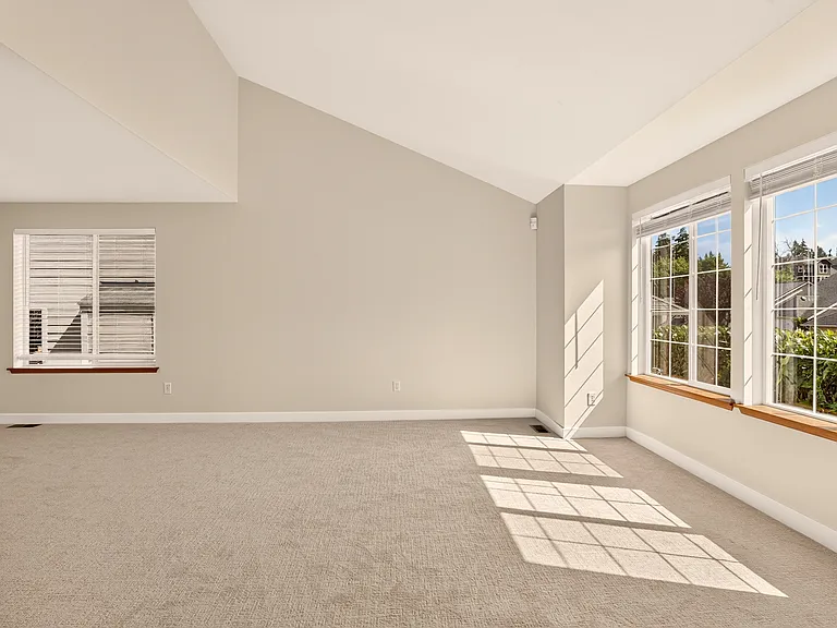 1819 Dayton Ave NE — Photo 3