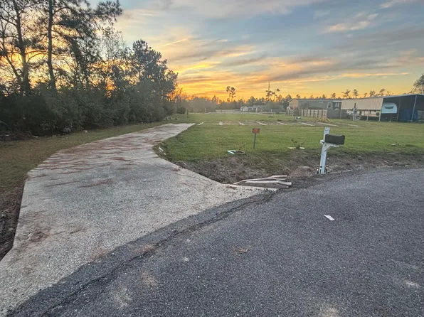 7493 Columbia Dr, Lake Charles, LA 70605