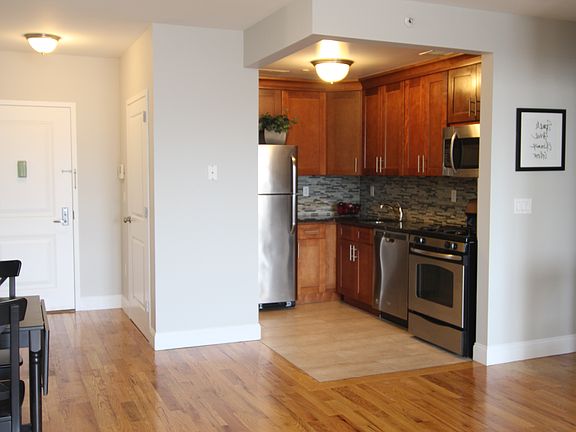 3rd image of 20-12 31st St #1J