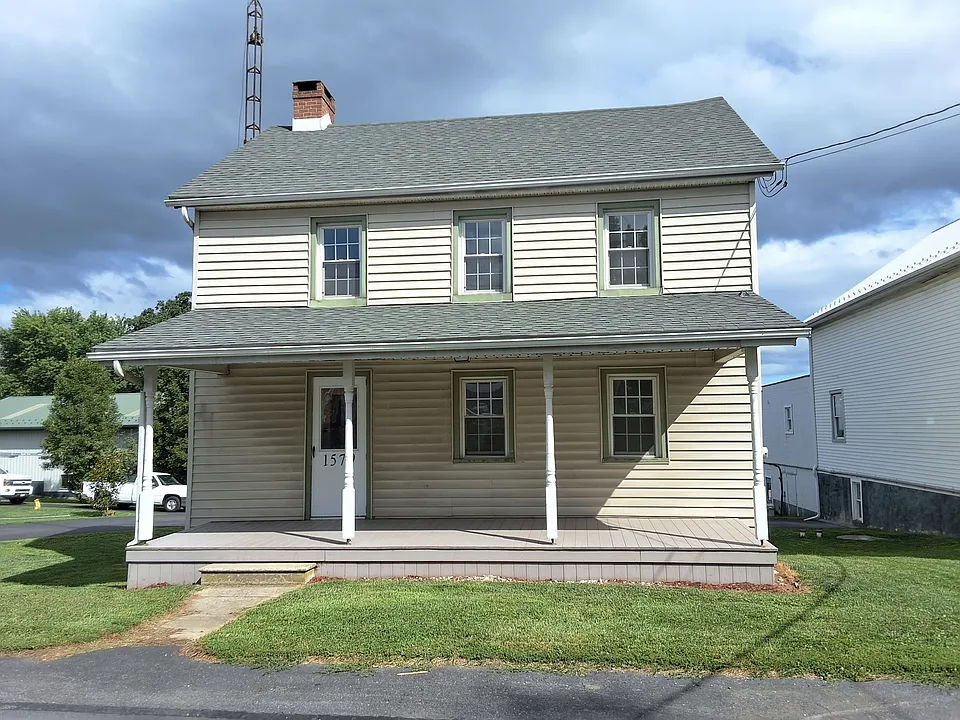 1579 Main St