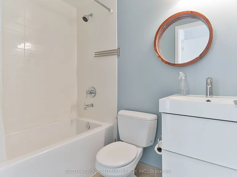 105 The Queensway #2110 — Photo 27