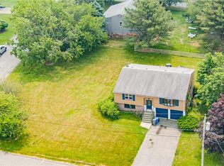 45 Trout Dr, Middletown, RI 02842