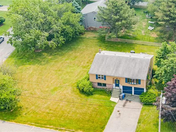45 Trout Dr, Middletown, RI 02842