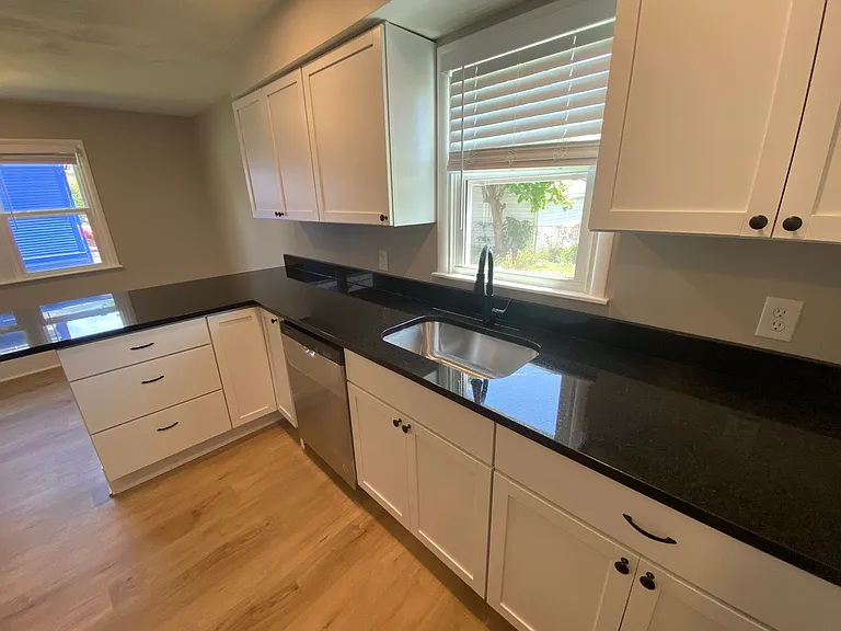 2431 Emmet St — Photo 11