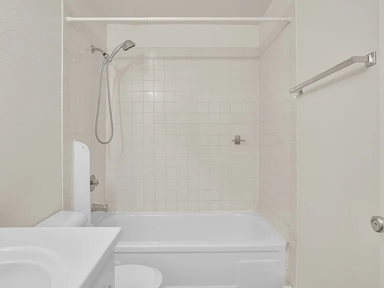 Riverview Apartments — Photo 27