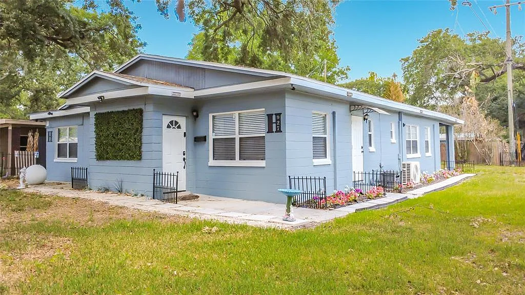 2 bed, 1.0 bath, 725 sqft, $1,720 — Photo 2