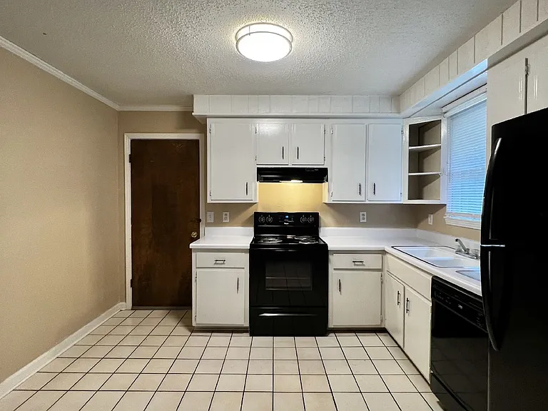 365 Welchwood Dr — Photo 2