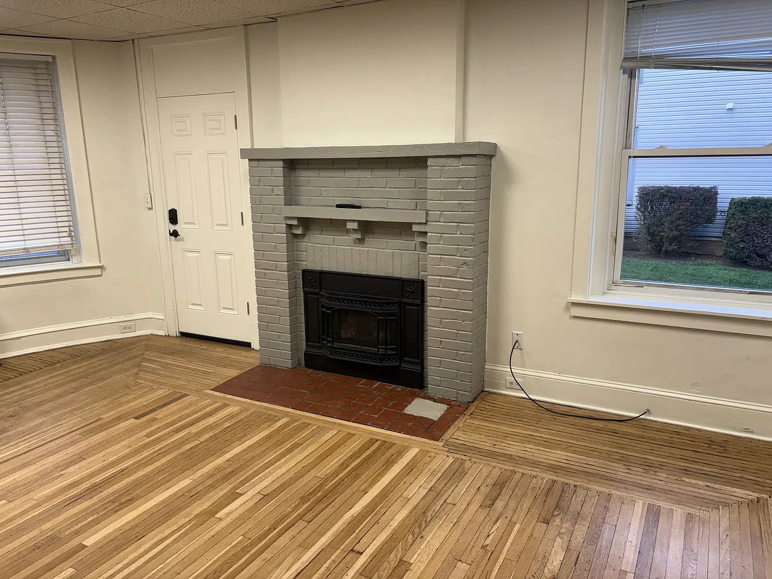 212-216 East Main St - 2 — Photo 2