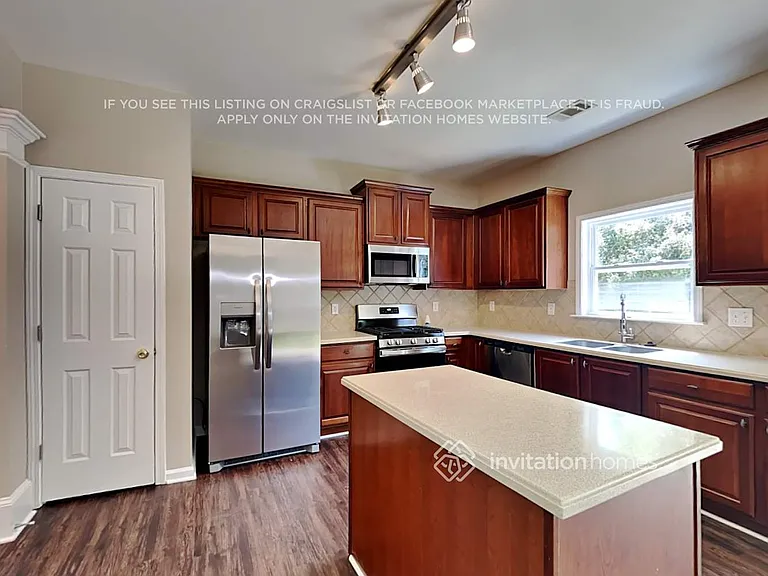 5140 Fieldstone View Cir — Photo 10