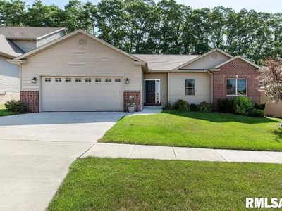 9 Musket Ct, Le Claire, IA, 52753