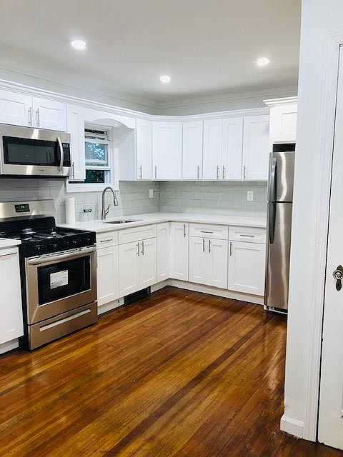 1st image of 3 Elizabeth Pl Floor 2