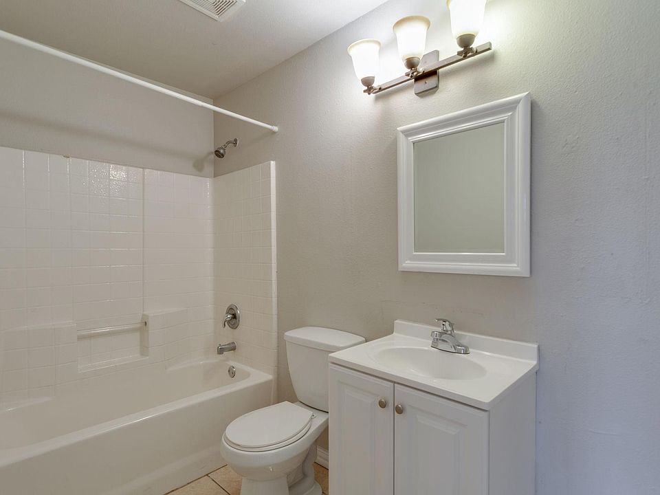 1st image of 2237 Country Hollow Ln