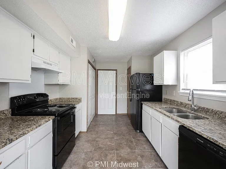 10325 Liverpool Way — Photo 9