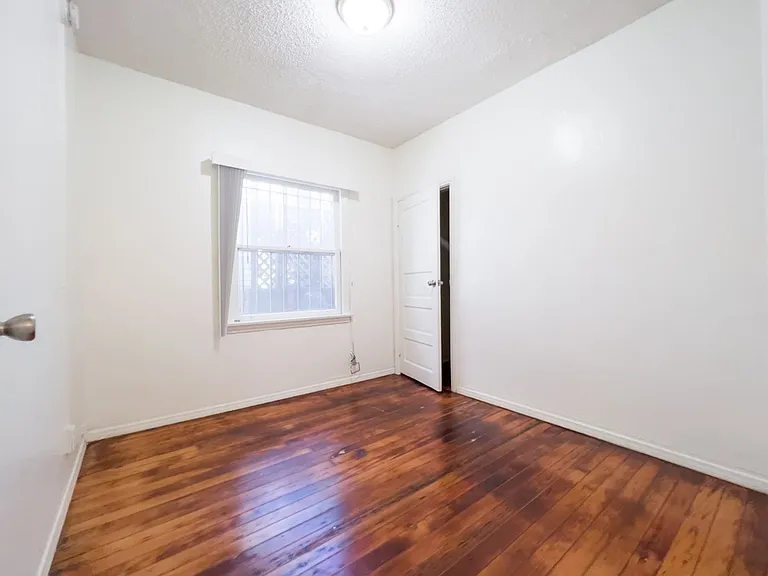 24th Street Apartments — Photo 9