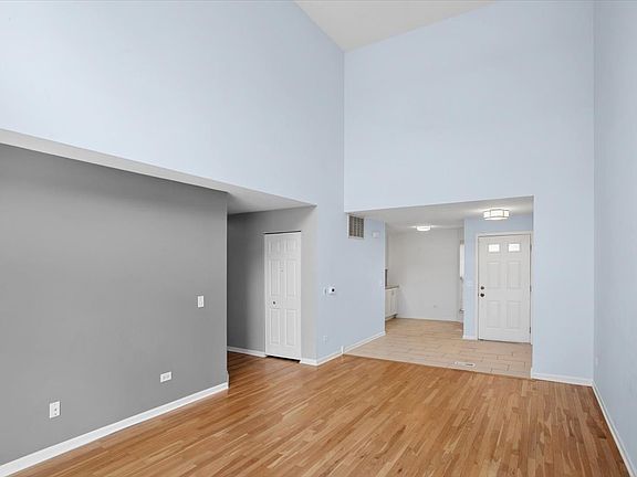 4th image of 1009 Huntington Dr