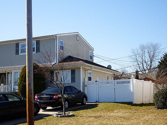 3rd image of 34 Villa Ave