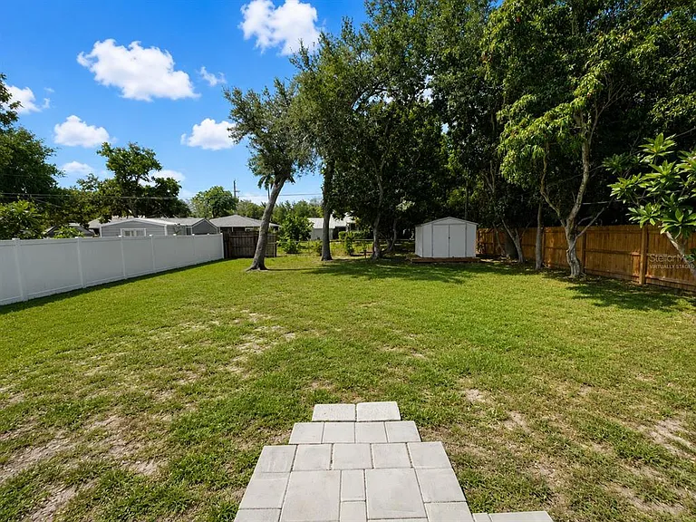 3209 Avenue A W — Photo 23