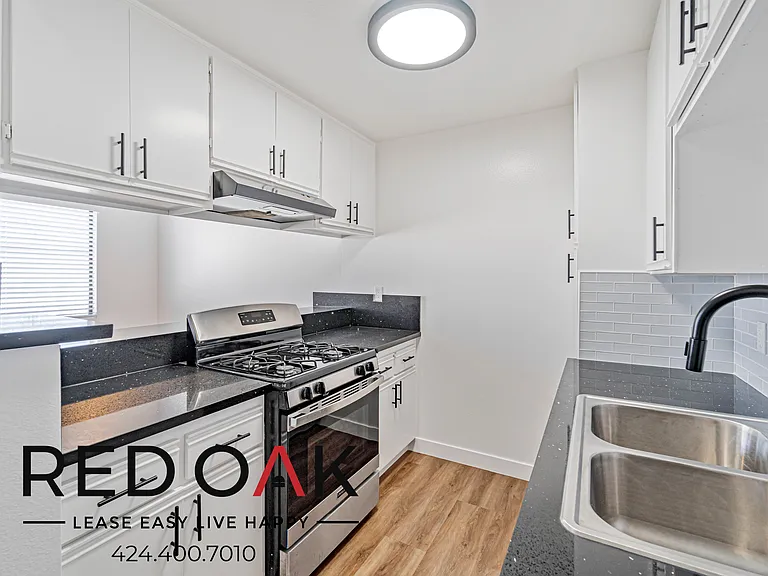 1214 W Gardena Blvd #6 — Photo 2
