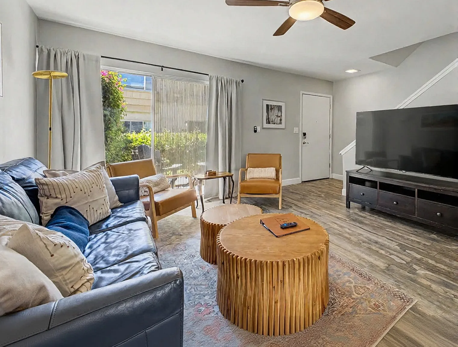 2 bed, 1.0 bath, 979 sqft, $3,738 — Photo 1