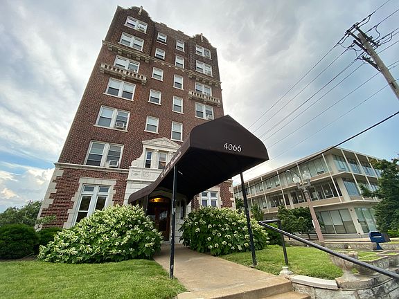 The Fremont is seven stories tall, with one elevator.