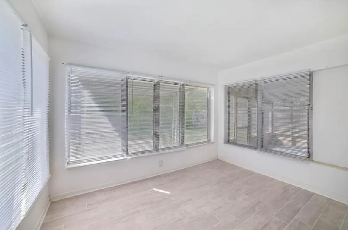 3 bed, 1.0 bath, 1300 sqft, $1,750 — Photo 4