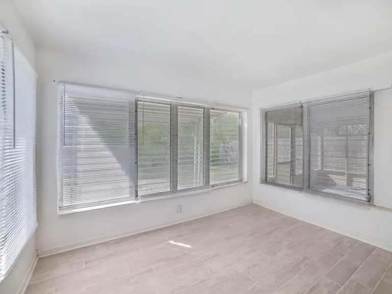 7313 Royal Palm Dr — Photo 4
