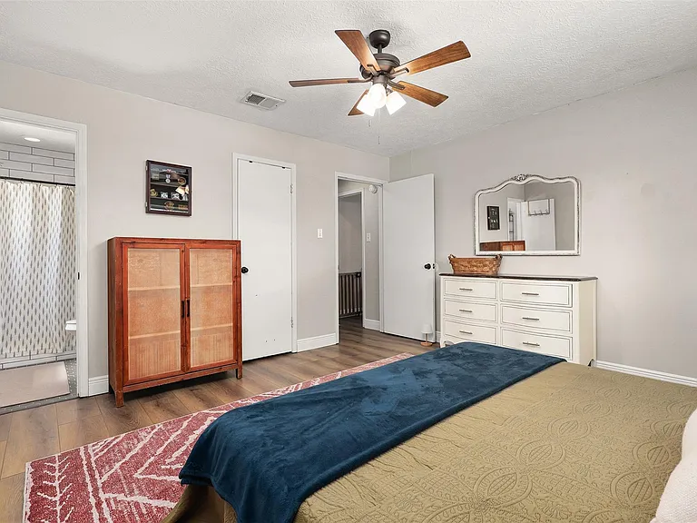 1819 Meadow Creek Dr — Photo 16
