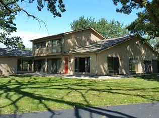 13918 Davis Rd, Woodstock, IL 60098